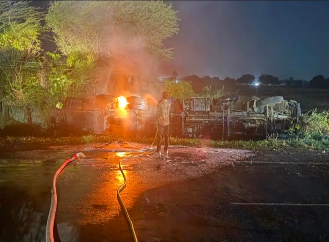 tanker carrying chemicals overturned in dausa caught fire traffic stopped on both sides