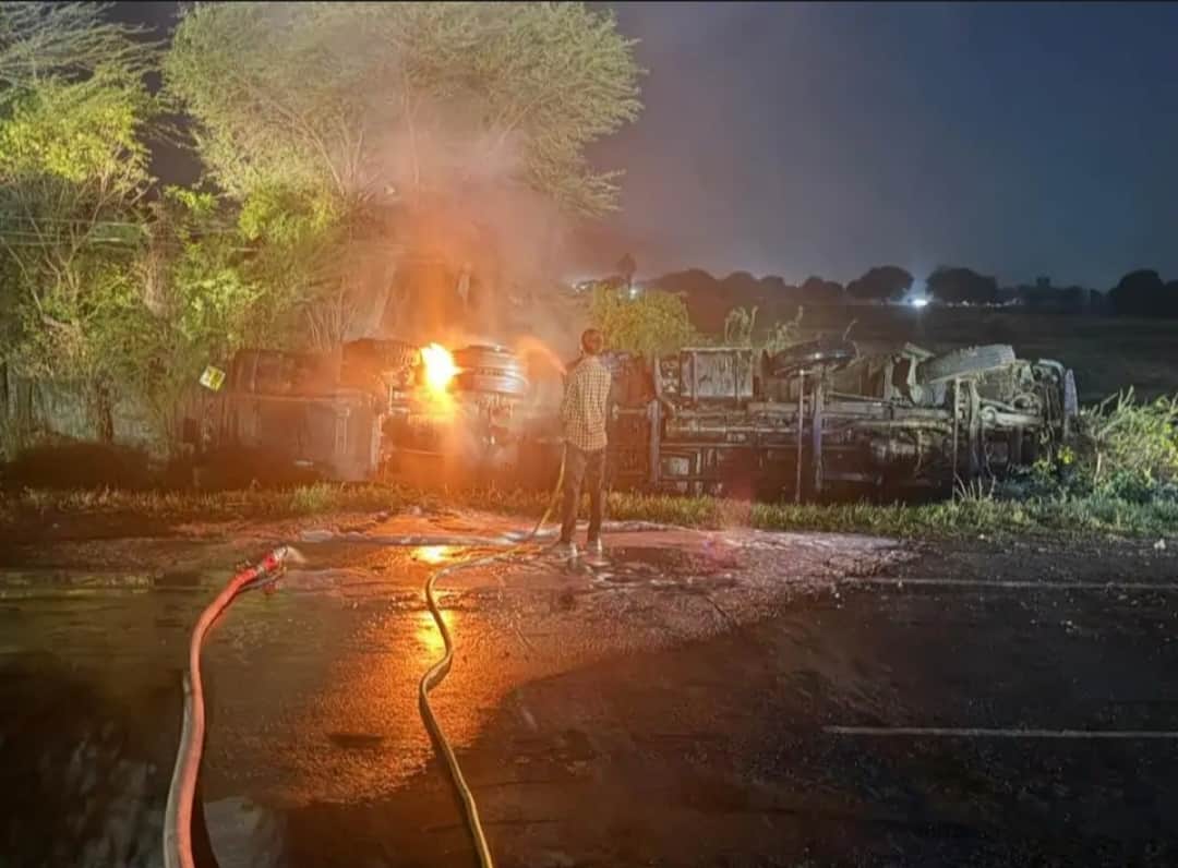 दौसा हाइवे पर टैंकर में लगी आग