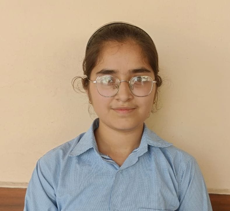 Divyanshi, who stood second in the state in the 10th board exam, will be honored by the school staff