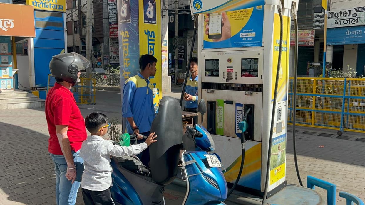 Petrol and diesel consumption increased three times in Sampla in three days.