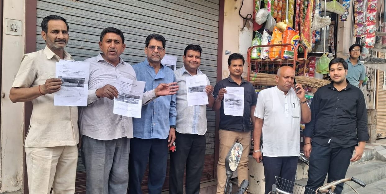 Strict action against encroachment: Notices issued to 200 shopkeepers, anger among shopkeepers