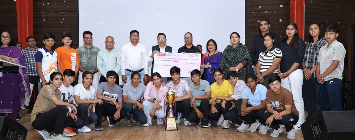 Students of Hindu Kanya College Received Awards Worth Lakhs