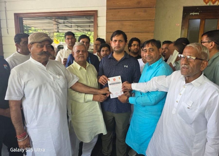 General Assembly members handed over the invitation to the Sports Minister