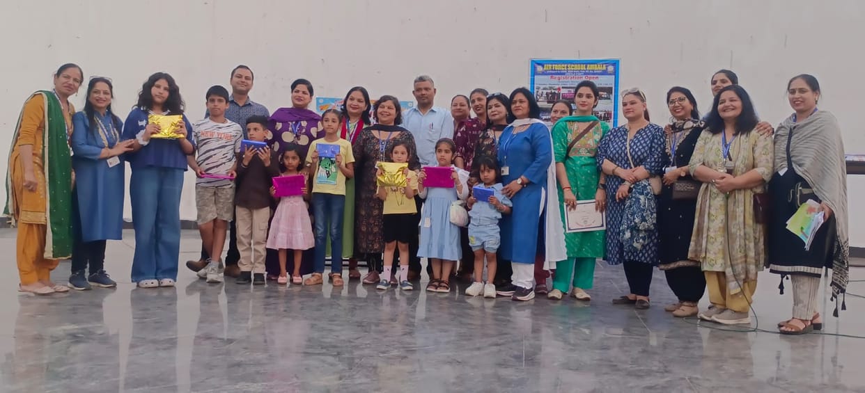 Pratha first in drawing and Nija first in finger painting