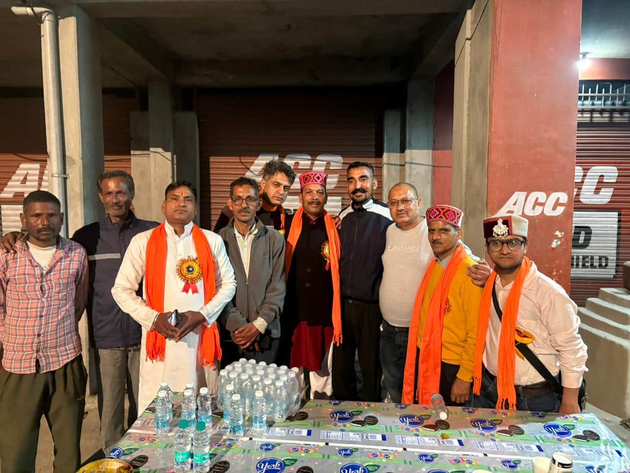 अमर ज्योति जय ज्वाला यात्रा  में श्रद्धालु रंगस में ठहराव के दौरान। संवाद।