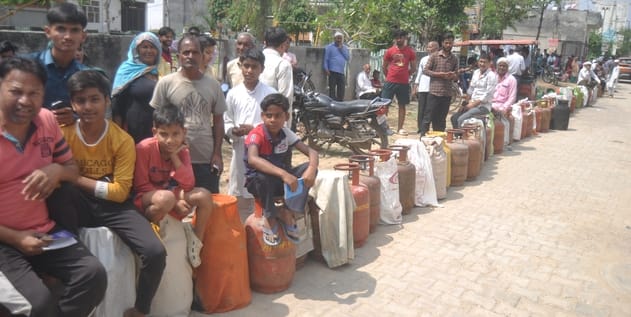 The daughter-in-law went back to her parents' home after not receiving a gas cylinder for five days.