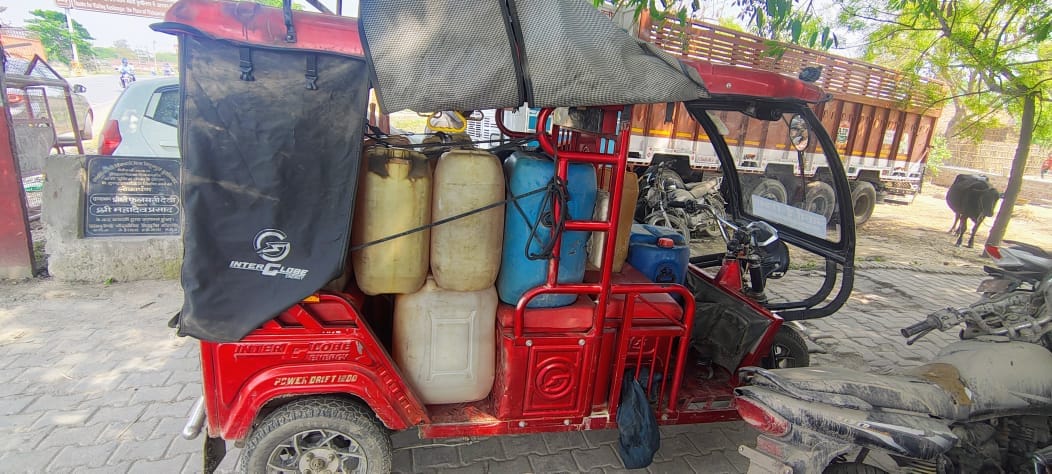 300 Liters of Diesel and 200 Liters of Petrol Being Transported to Bihar Seized