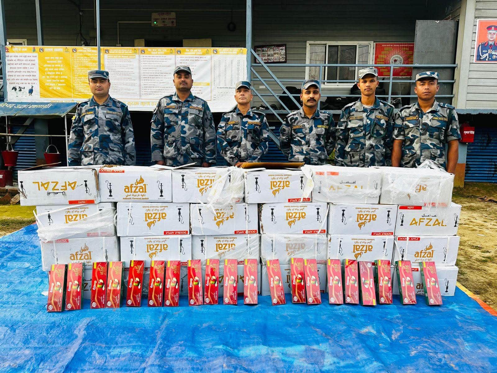 भारतीय सीमा क्षेत्र से तस्करी कर नेपाल ले जाया गया 18 लाख का हुक्का फ्लेवर नेपाल एपीएफ टीम ने क