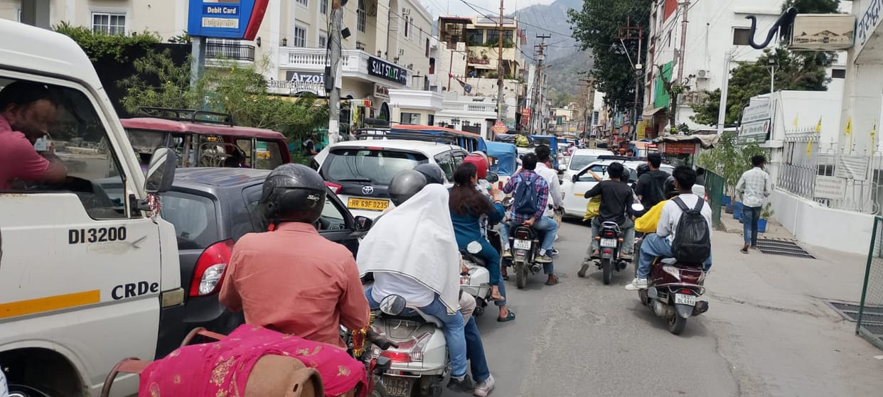 Badrinath Highway slows down due to traffic jam