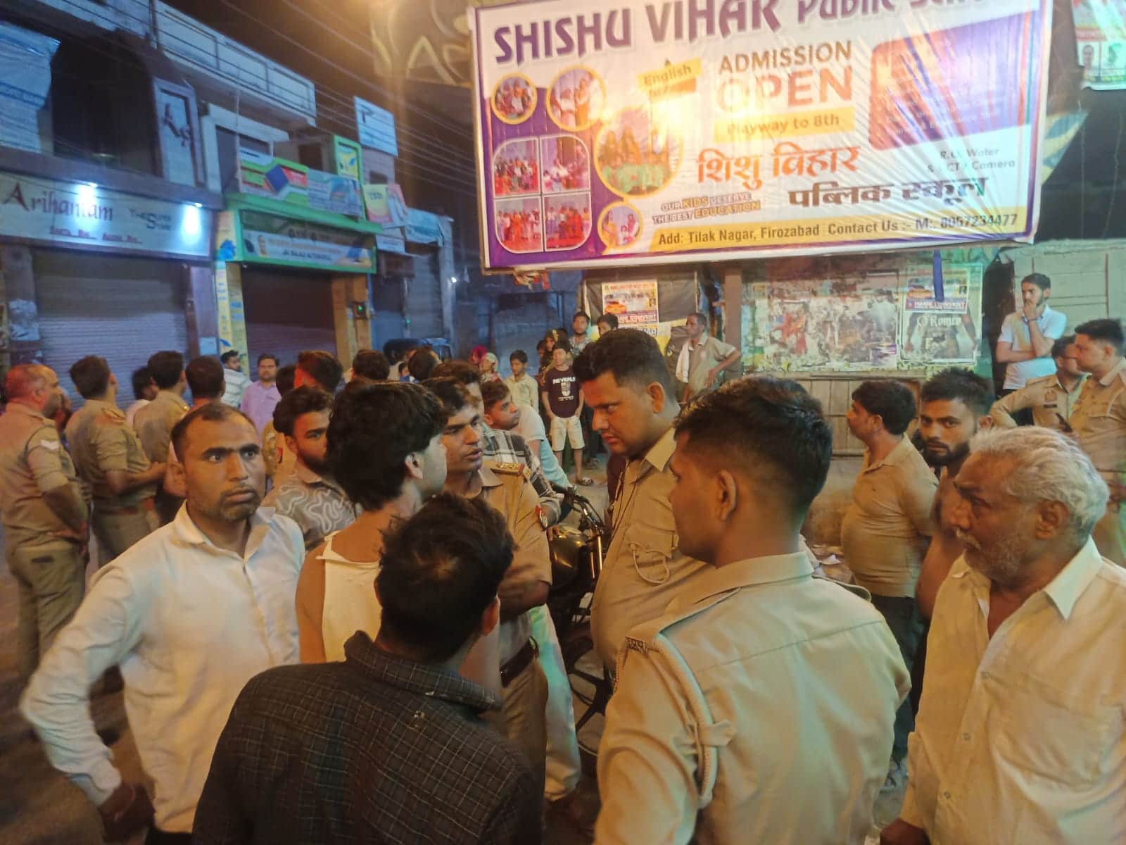 बोद्याश्रम चौराहा पर विवाद के बाद मौजूद पुलिस फोर्स। संवाद