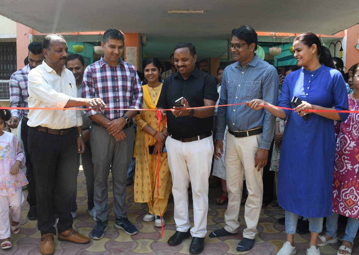 Exhibition Adorned with the Colors of Creativity; Innovation Captures Attention
