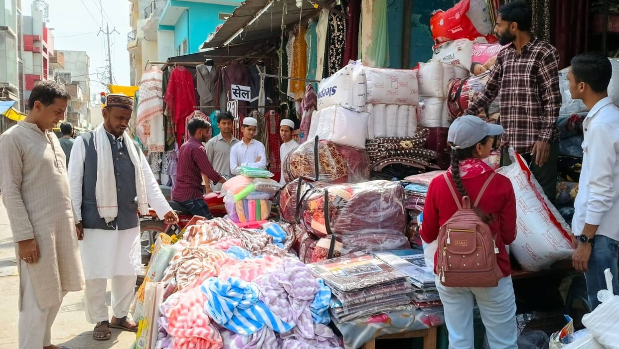 Rising heat has changed the market trend, demand for light and cotton clothes has increased.