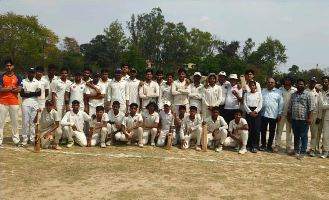 फोटो-10 स्टेडियम में मौजूद जोनल ट्रायल के लिए चुने गए खिलाड़ी। संवाद