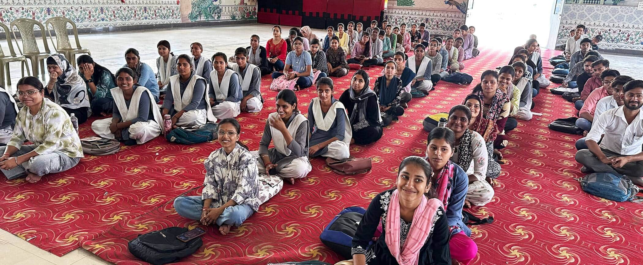 फोटो-33-एनएसएस शिविर में शामिल छात्र छात्राएं। संवाद