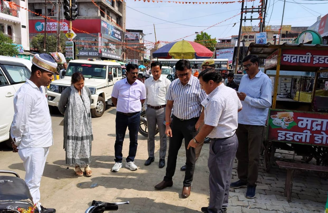 mainpuri news road contruction negligence