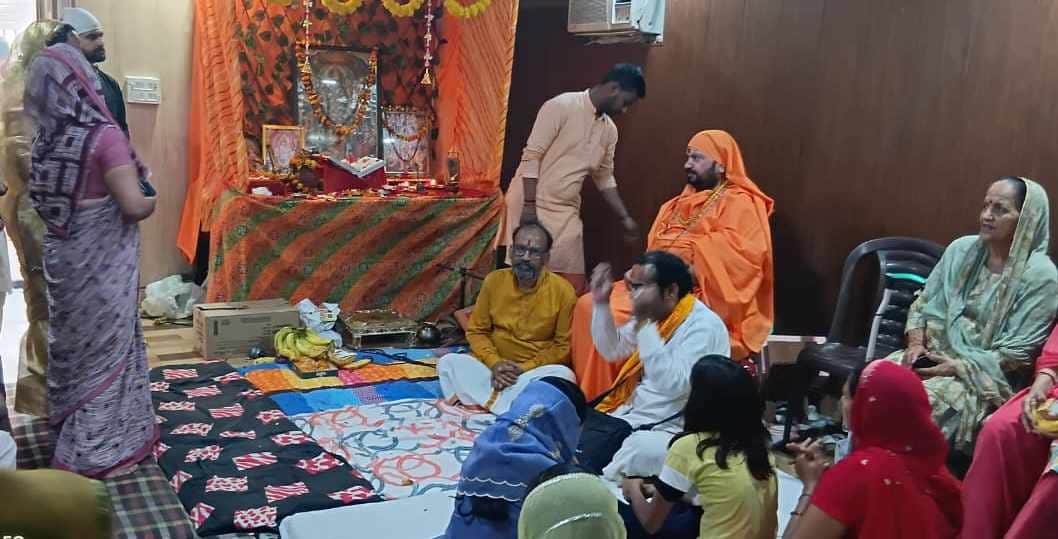 फोटो : सोनीपत के नरेंद्र नगर में श्री रामचरितमानस के अखंड पाठ के दौरान उपस्थित श्रद्धालु। स्रो