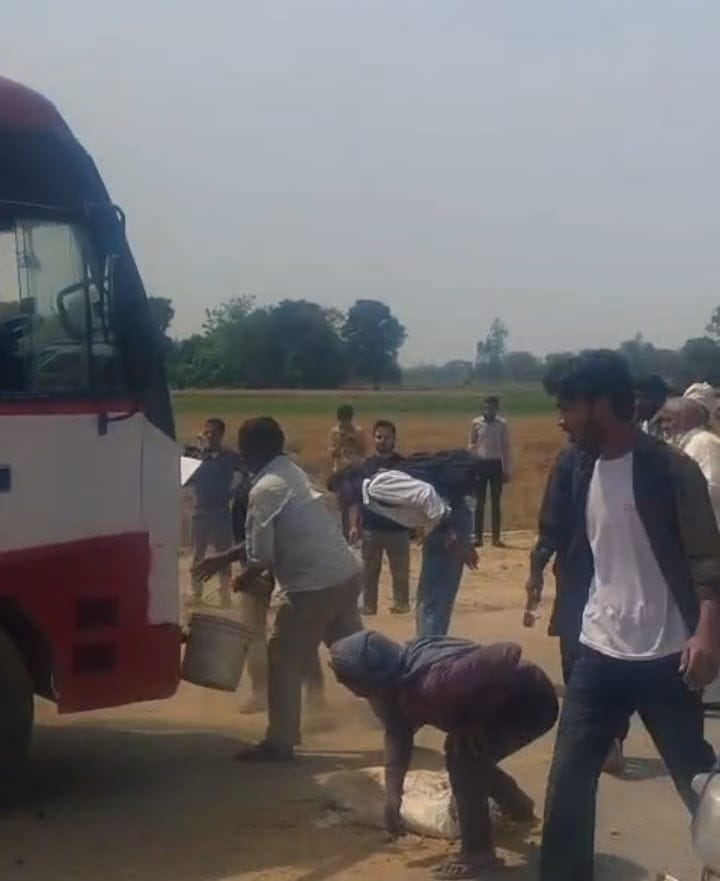 Passengers jumped out of the bus after hearing the smoke and hearing the sound of fire.