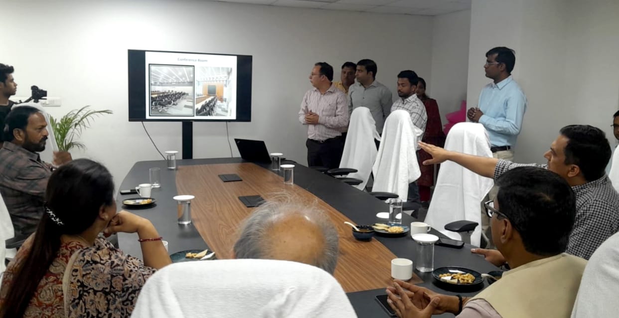 Online monitoring of cleanliness, drinking water, encroachment and street lights will be done