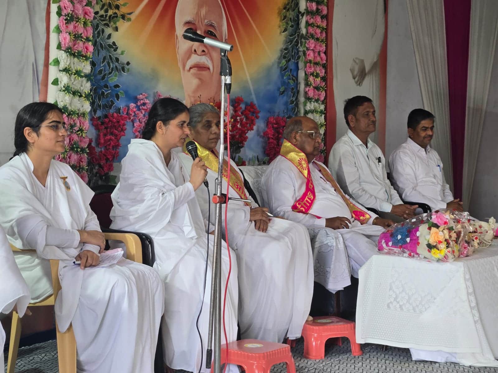 इंद्री प्रजापिता ब्रह्मकुमारीज़ ईश्वरीय महाविद्यालय में आयोजित कार्यक्रम में उपस्थित बीके राजू 