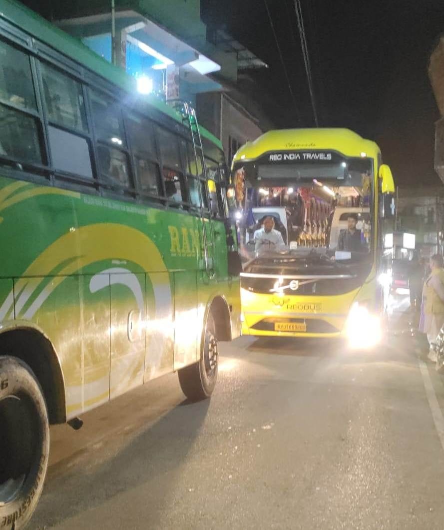The entry of luxury buses in Jogindernagar worsened the traffic jam situation.