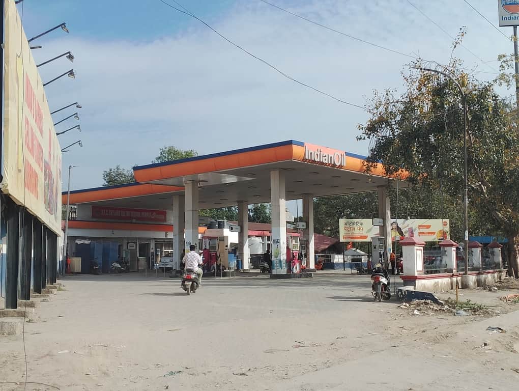 जीटी रोड स्काईलार्क के पास पेट्रोल पंप। संवाद