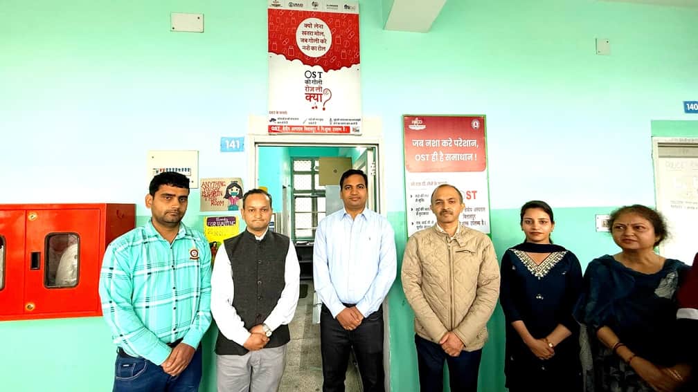  क्षेत्रीय अस्पताल बिलासपुर के ओएसटी केंद्र के भ्रमण पर पहुंचे उपायुक्त व अन्य अधिकारी। स्रोत: 