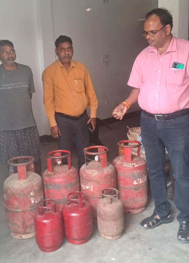 FIR lodged for illegal gas refilling and black marketing of 614 cylinders
