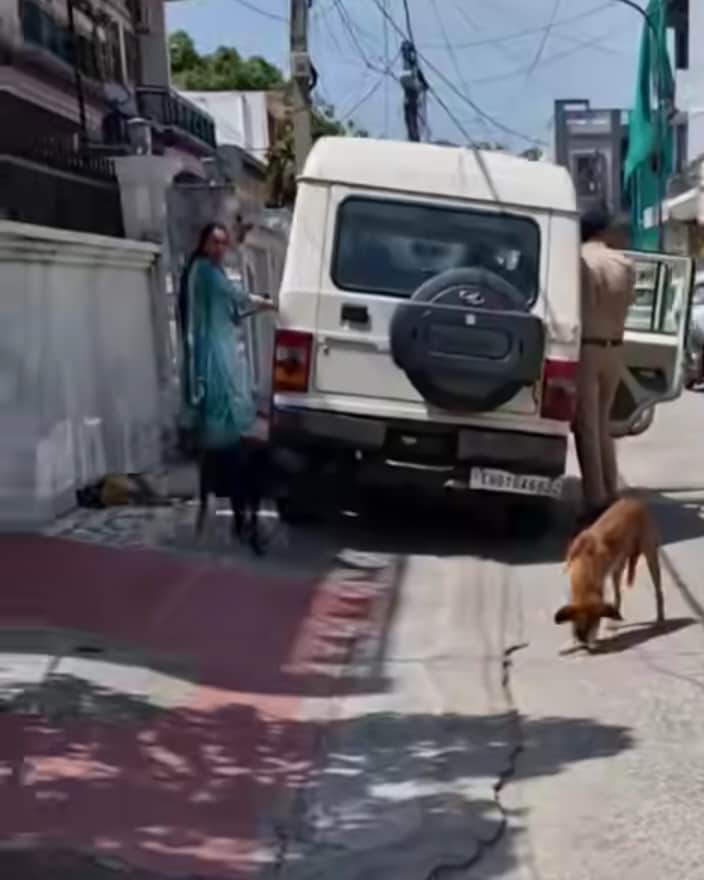 मौके पर जांच करने पहुंची पुलिस स्वयं