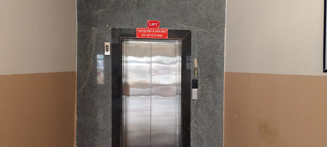 Lifts at the Mini Secretariat gasp as soon as power goes off, leaving people in a fix.