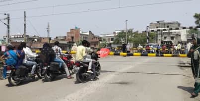  मसकनवा चौराहे के दक्षिण इसी रेलवे क्रॉसिंग पर बनेगा ओवर ब्रिज। - संवाद  