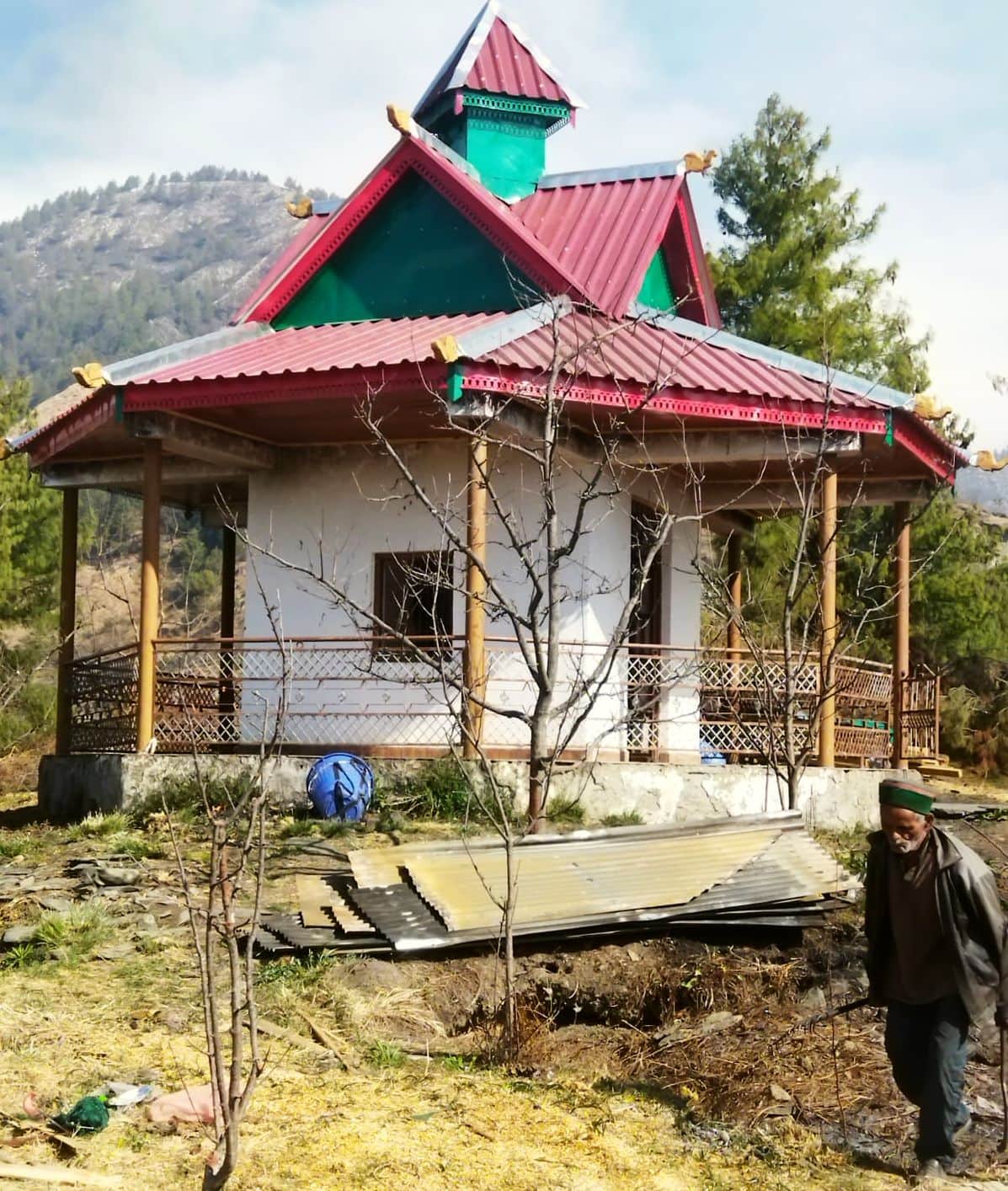 नोग वैली स्थित देवता टरू नारायण का मंदिर हुआ बनकर तैयार। संवाद