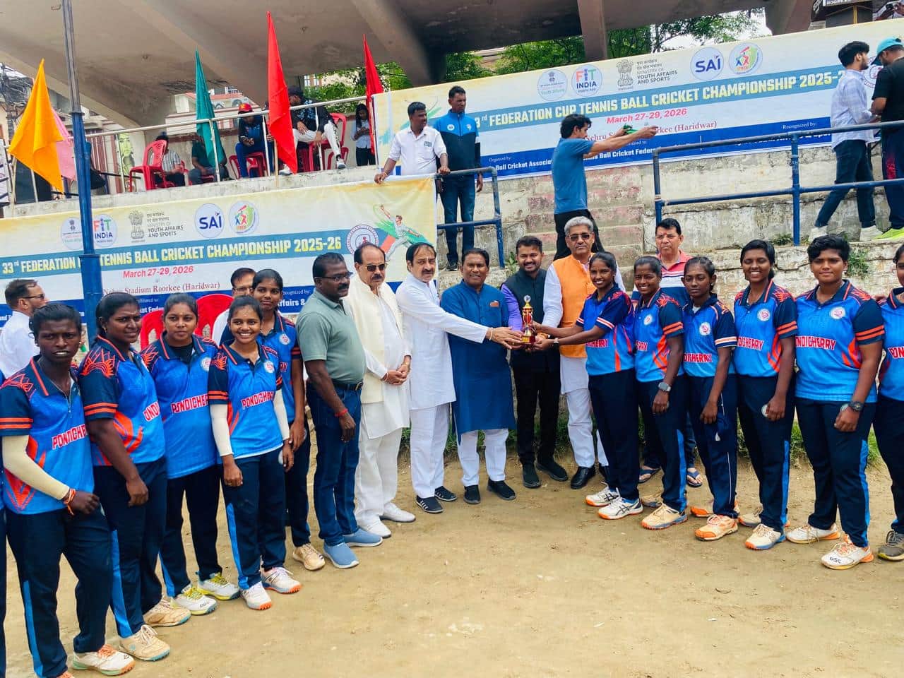 नेहरू स्टेडियम में फेडरेशन कप टेनिस बॉल क्रिकेट चैंपियनशिप के समापन पर खिलाड़ियों को सम्मानित 