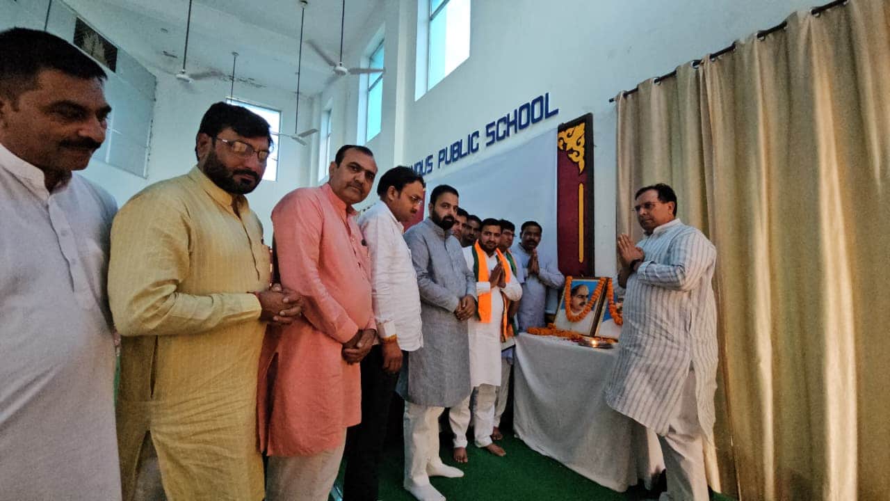 नारनौंद के गांव मिर्चपुर में आयोजित कार्यक्रम का शुभारंभ करते पूर्व वित्त मंत्री कैप्टन अभिमन्य