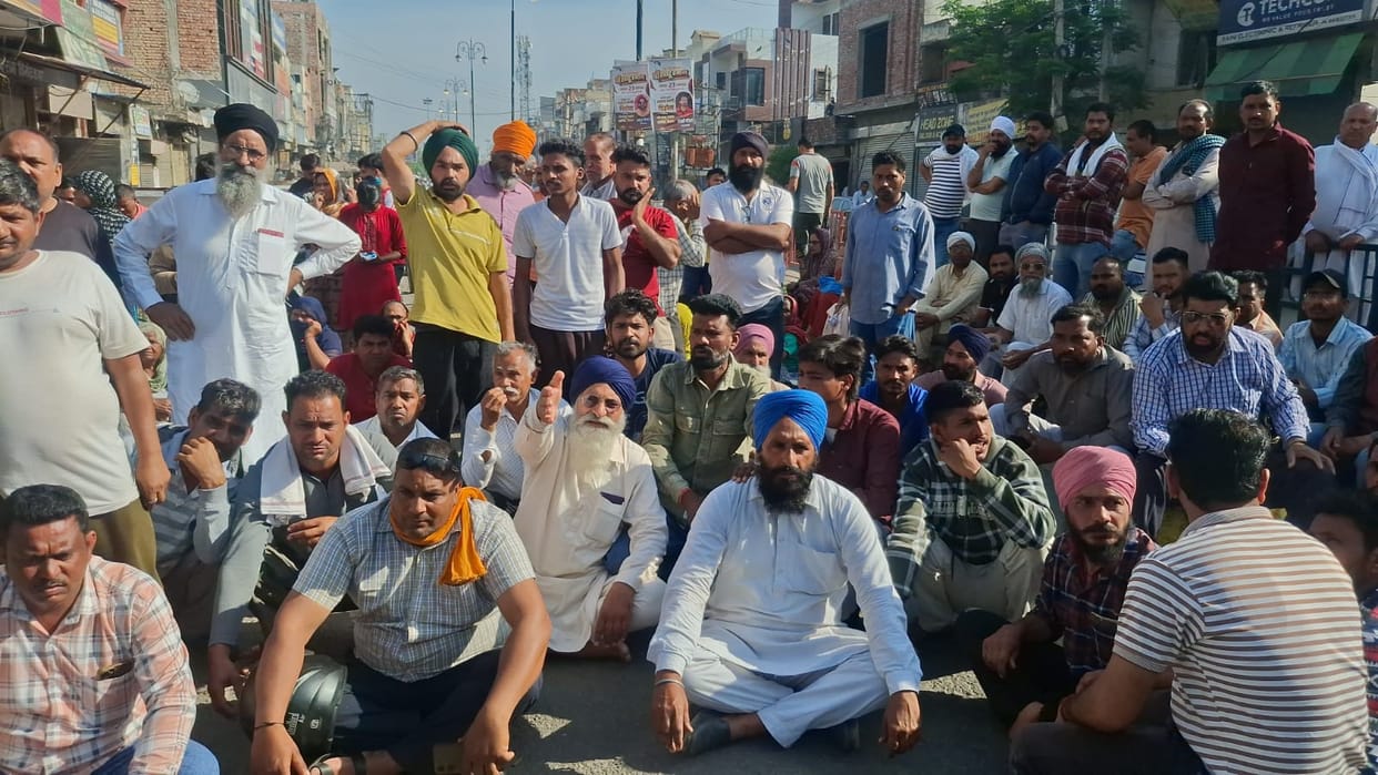 Consumers expressed anger over gas shortage and blocked the Rajgarh-Ambala road for two hours.