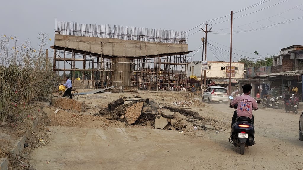 The sluggish pace of flyover construction and incomplete service roads are compounding difficulties.