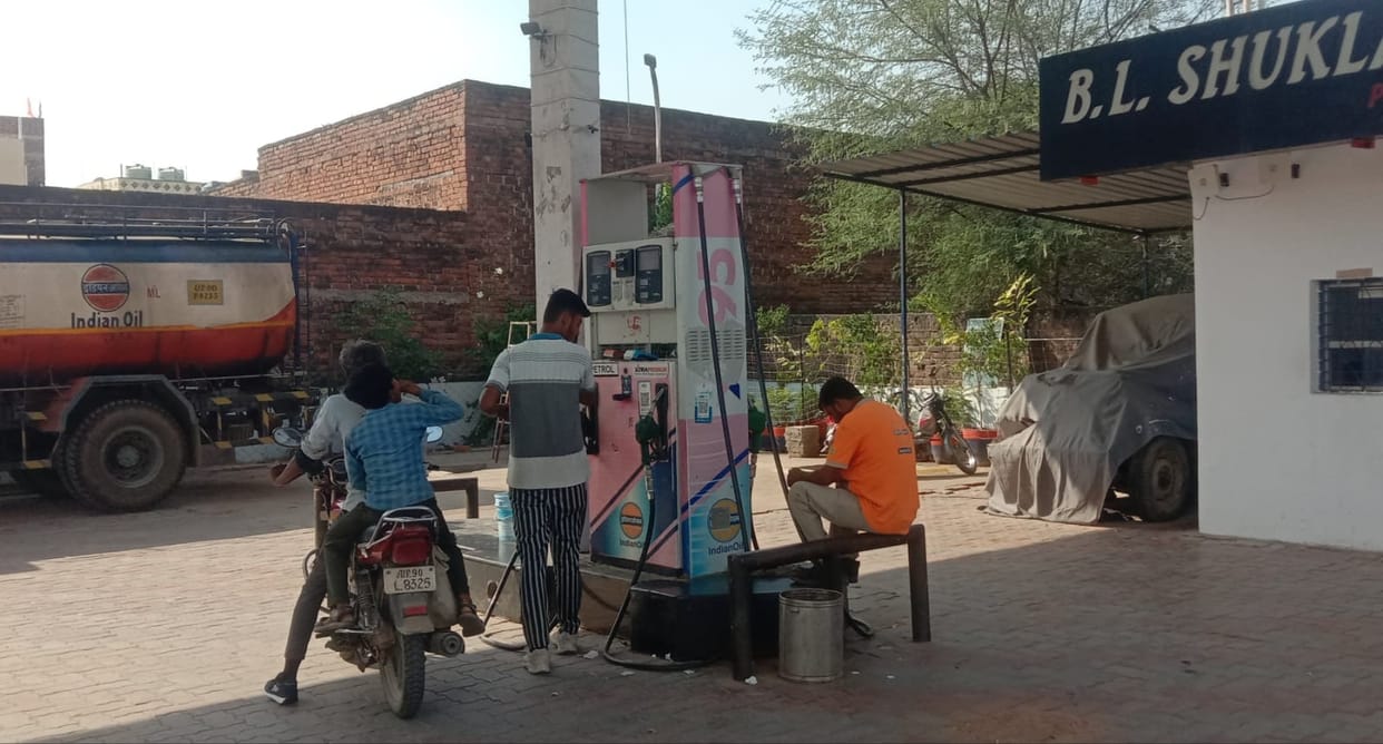 Companies are demanding advances after ending credit facilities, 30 petrol pumps are dry