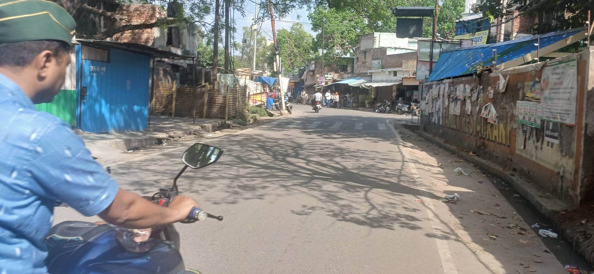 रविवार दोपहर के समय सुनसान पड़ी चांदपुर रोड। संवाद