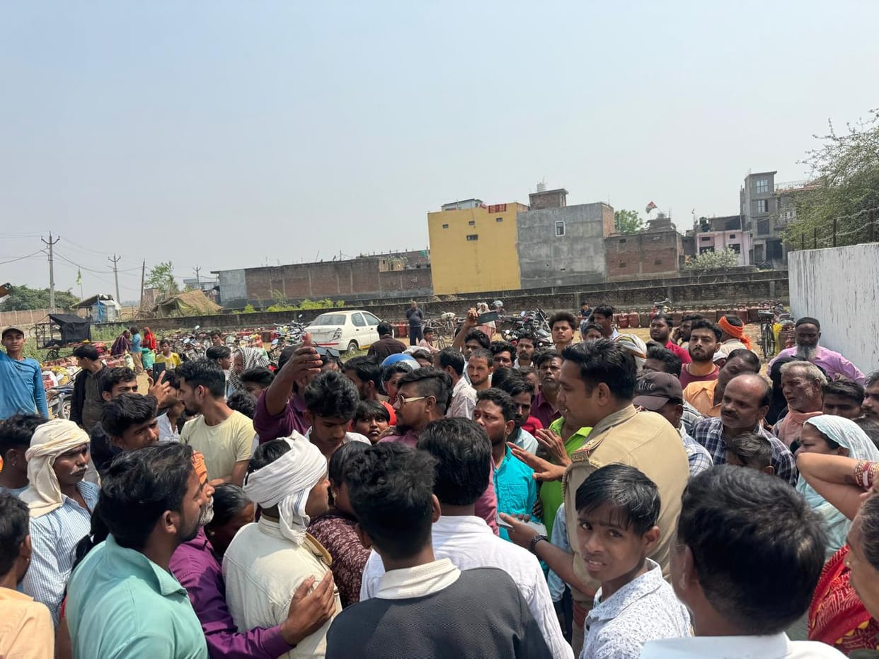 Consumers blocked SSB Road after not getting gas cylinders.