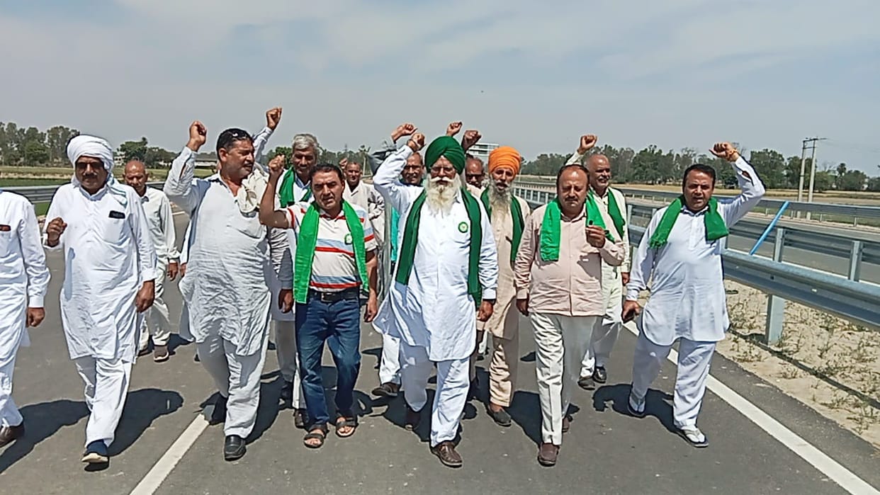 A group of farmers from Gharaunda arrived to support the protest.