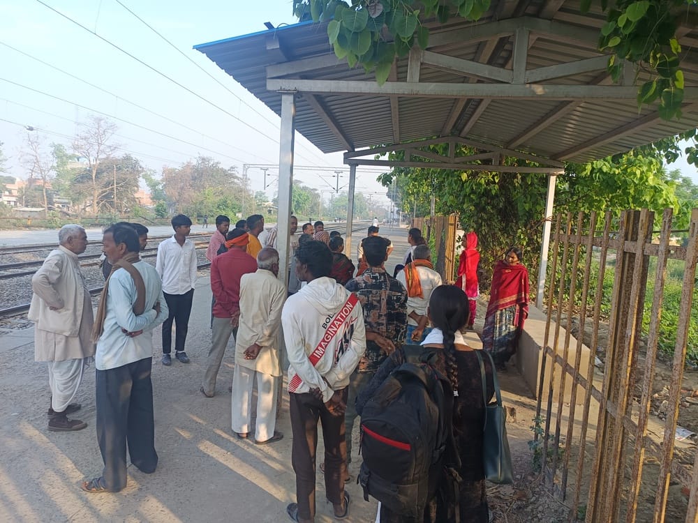 Body of elderly tailor found at railway station.