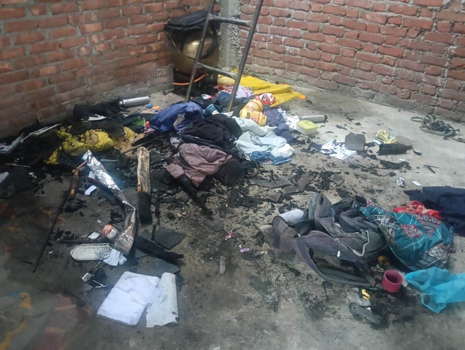 उपमंडल सरकाघाट की ग्राम पंचायत गुमहु के वार्ड जधरयानी में रवि चंद के घर में आग लगने से जला सामा