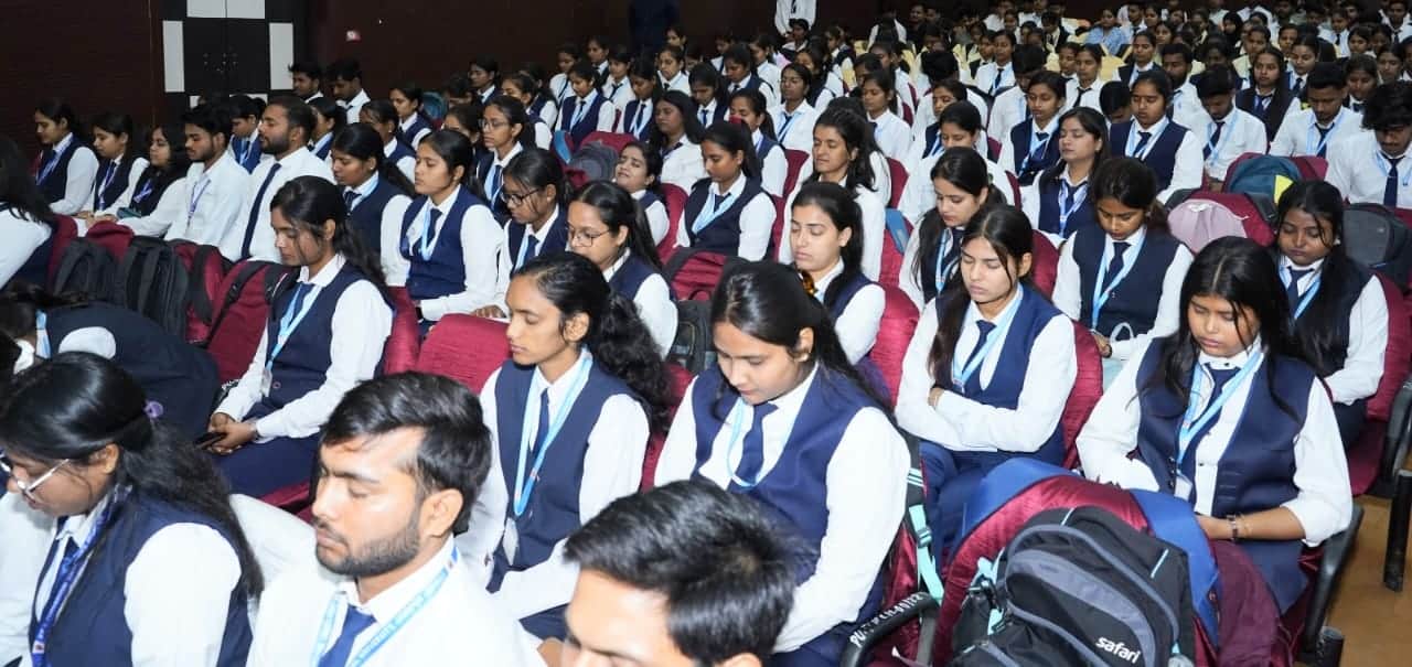 वीर बहादुर सिंह पूर्वांचल विश्वविद्यालय में अवैद्यनाथ संगोष्ठी भवन में  कॉरपोरेट प्रणाली में उभ