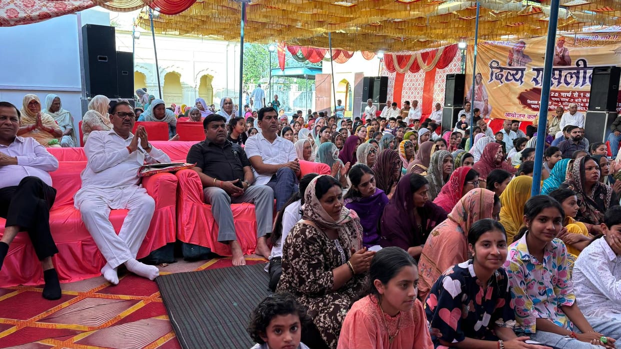 The audience became emotional upon witnessing Mira Bai's devotion