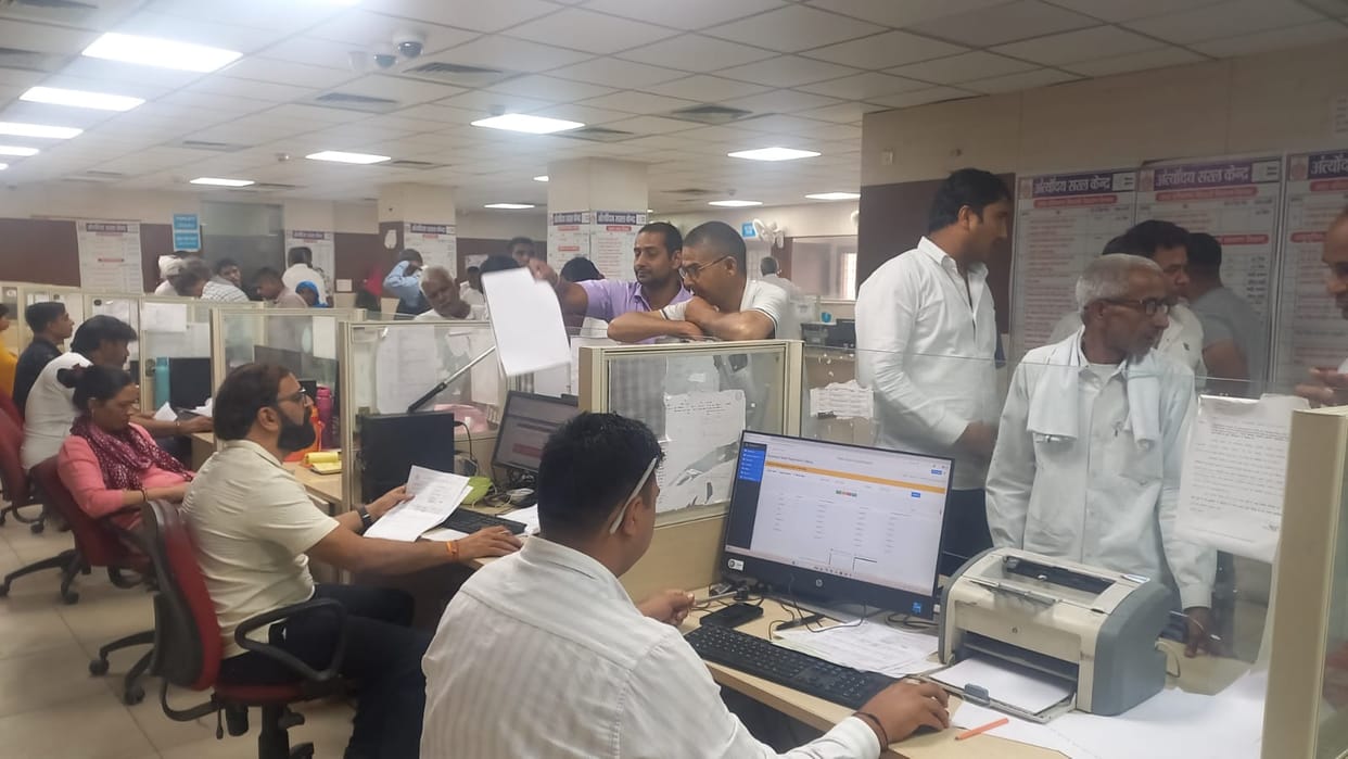 Crowds of people thronged to get their registrations done.