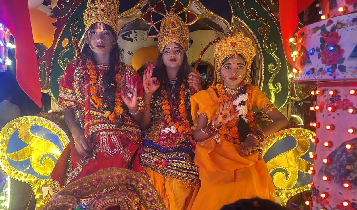 The procession on Ram Navami was welcomed by devotees at various places