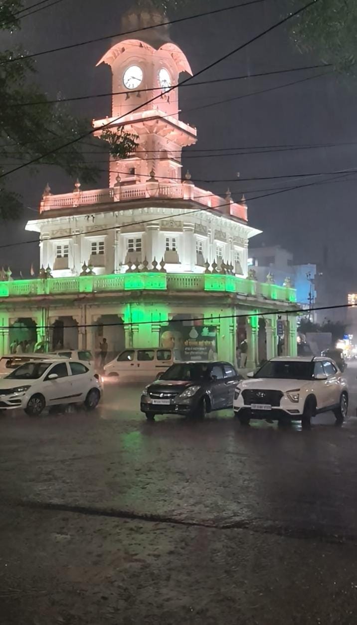 Heavy rain hailstorms Ujjain, bringing relief from heat humidity; city dwellers happy, farmers worried