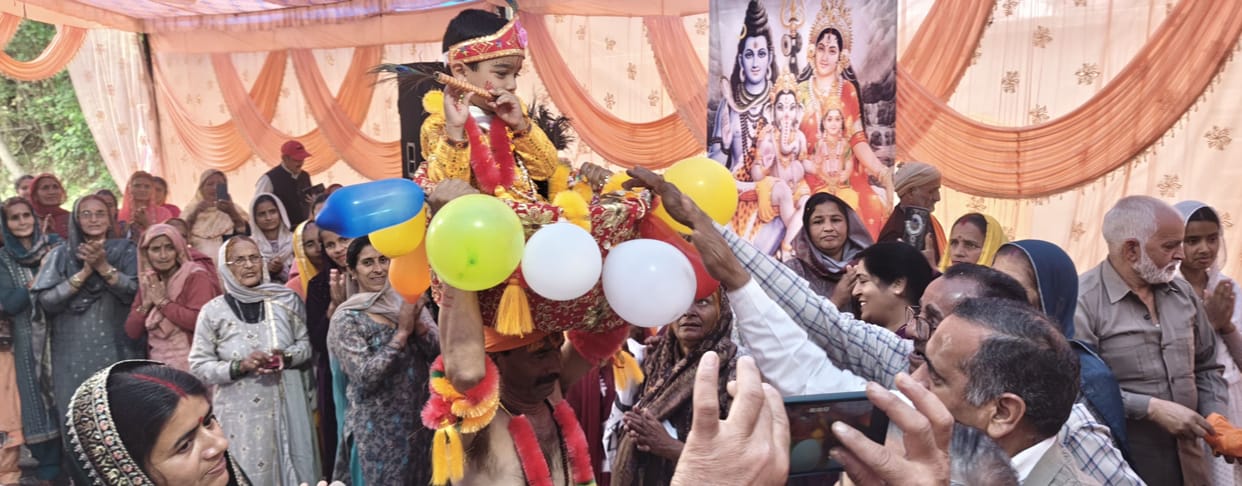 The pandal in Okhru was filled with joy as soon as Lord Krishna was born.