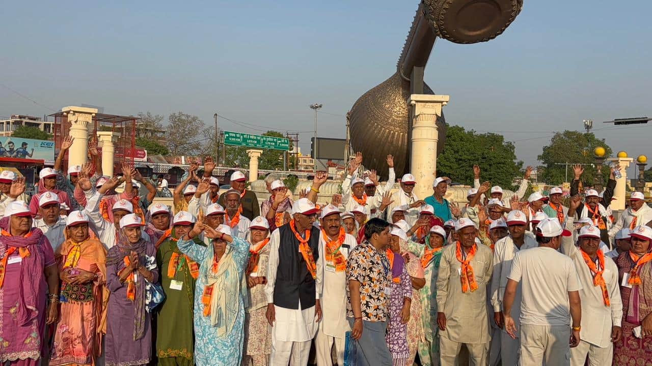 अयोध्या दर्शन करते पहुंचे यात्री। प्रवक्ता