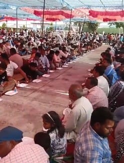 Devotees bowed their heads at the Samadhi and offered prayers for their wishes