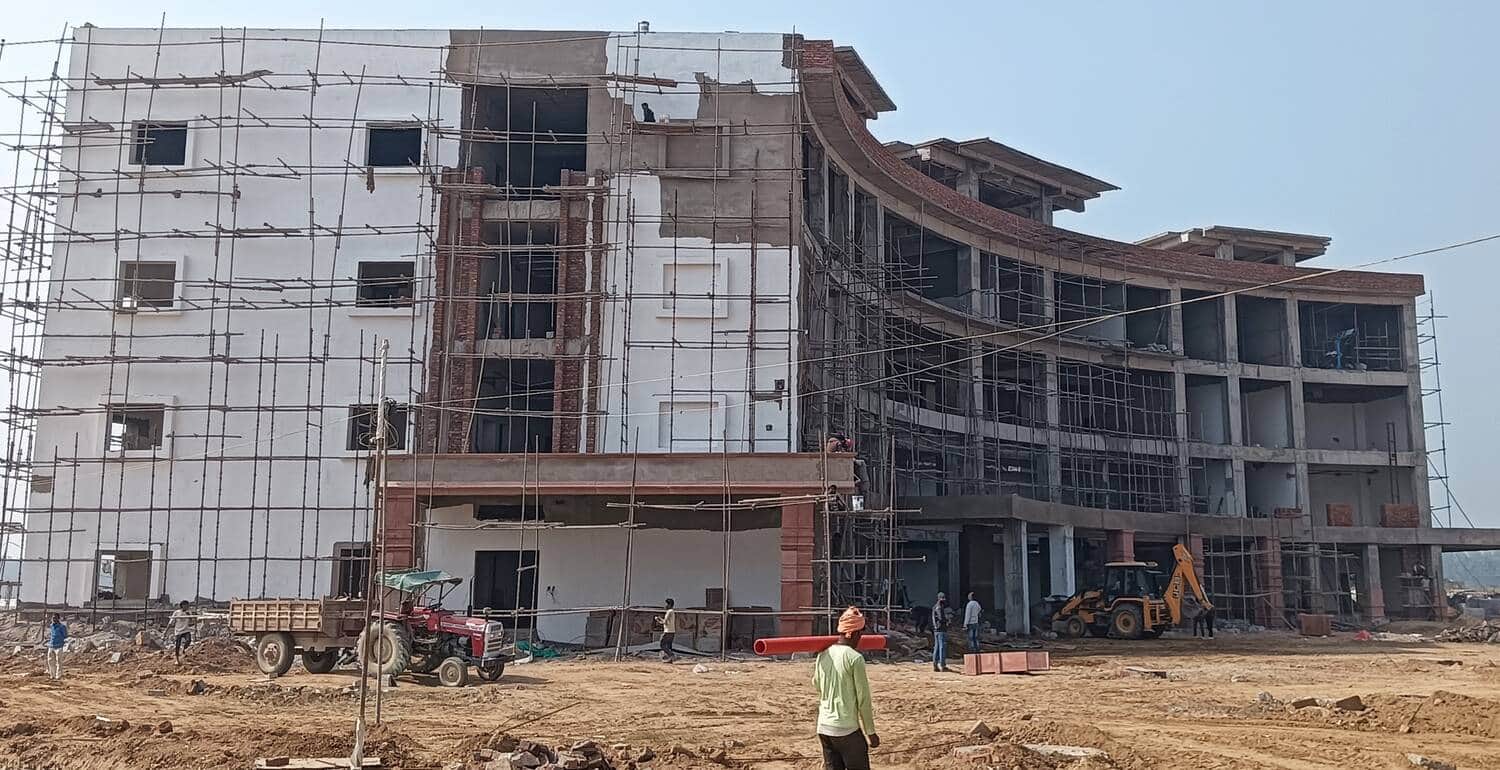 बलरामपुर में निर्माणाधीन मां पाटेश्वरी विश्वविद्यालय ।-संवाद